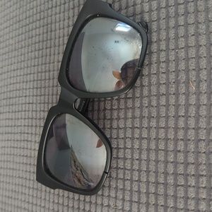 QUAY AUSTRALIA ON THE PROWL SHIELD SUNNIES